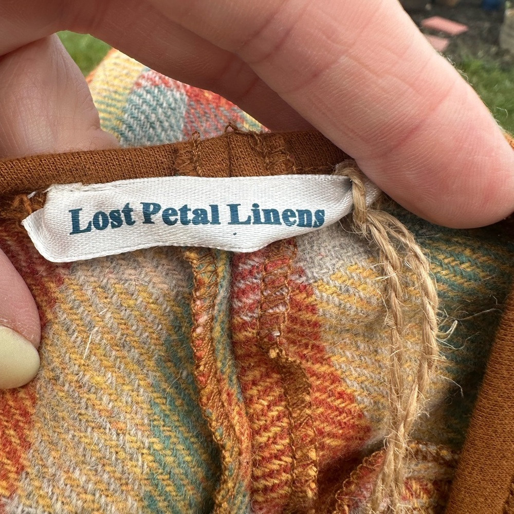 Lost Petal Linens wool blend one size sweater. Wool wrap. Fall colors NWT - Picture 5 of 7